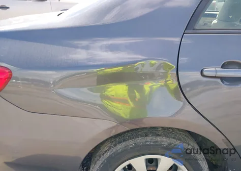 2011 Toyota Corolla Le z USA, uszkodzony, nr VIN JTDBU4EE1B9165224